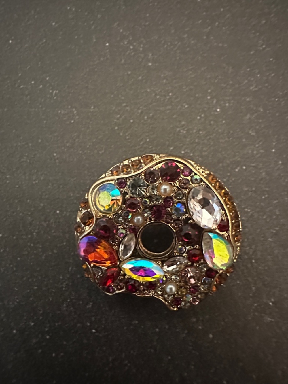 Vintage-Inspired Multicolor Crystal & Pearl Brooch – Gold Tone